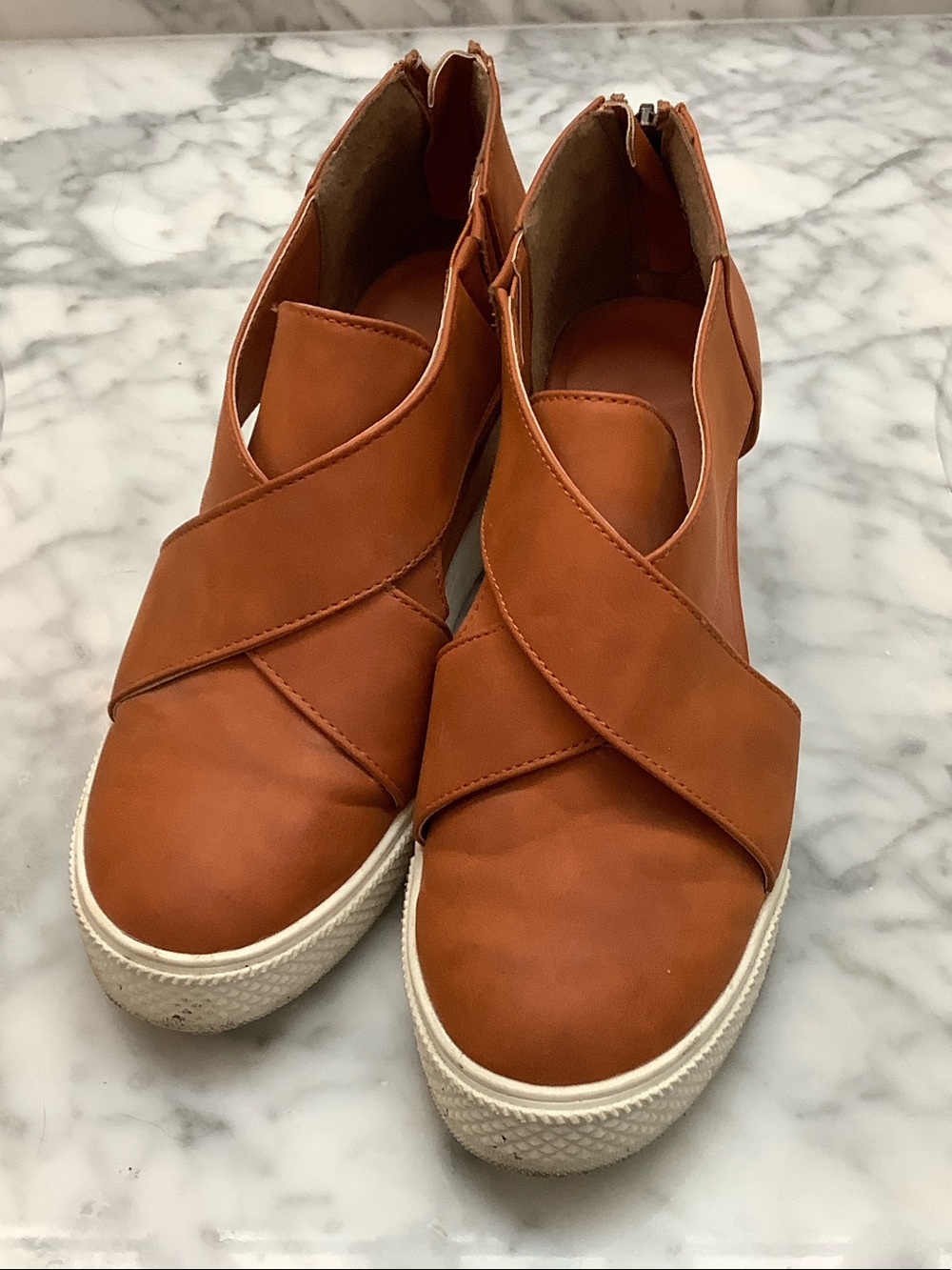 Women’s Crisscross Platform Sandals in Cognac Brown sz7